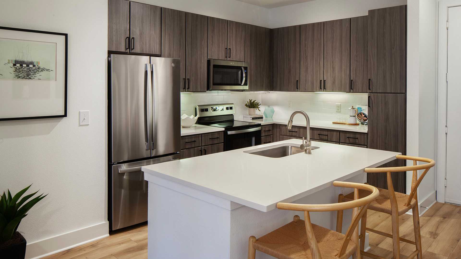 2125 Yale photo 2