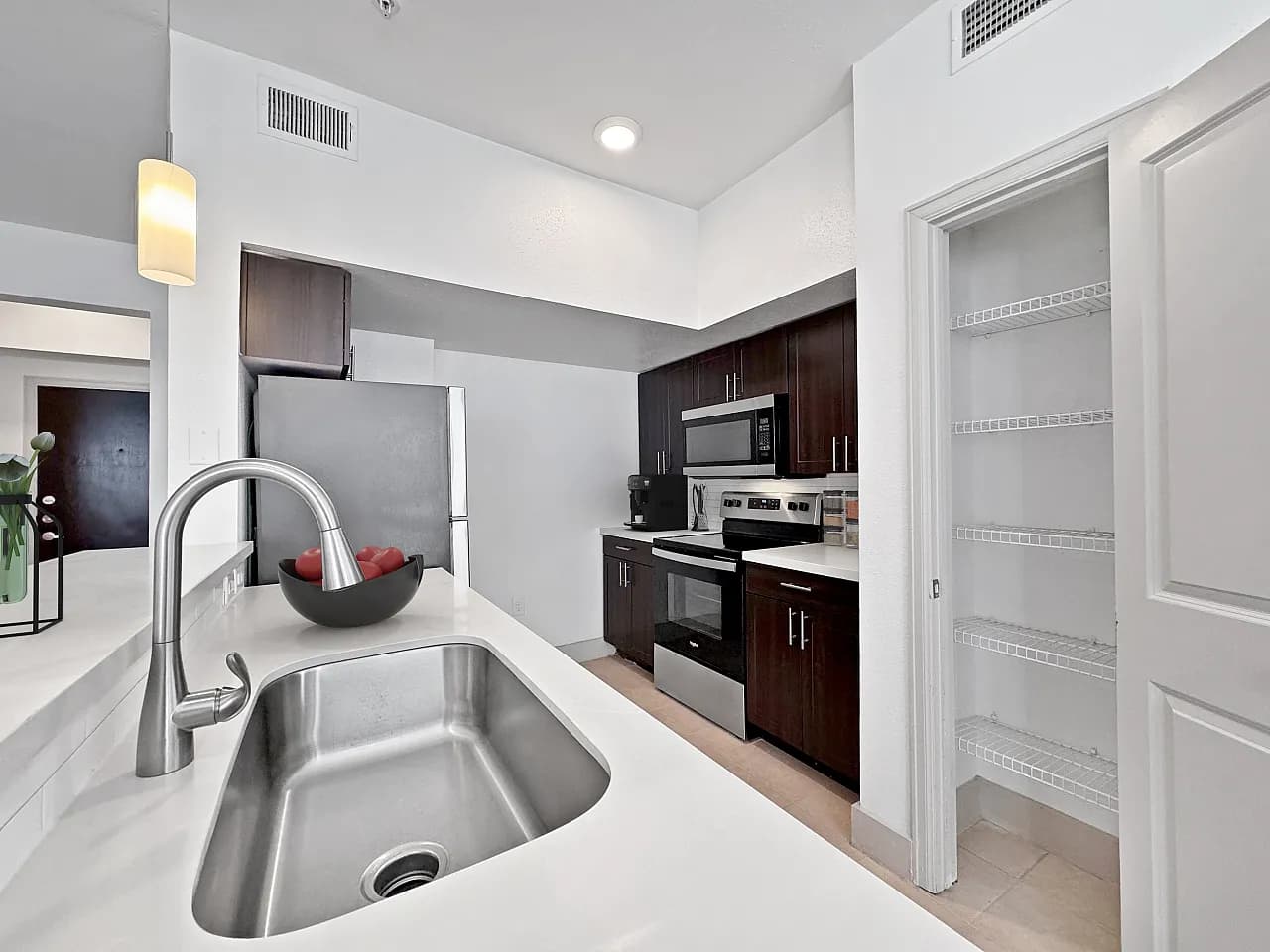 2222 Smith Street photo 3