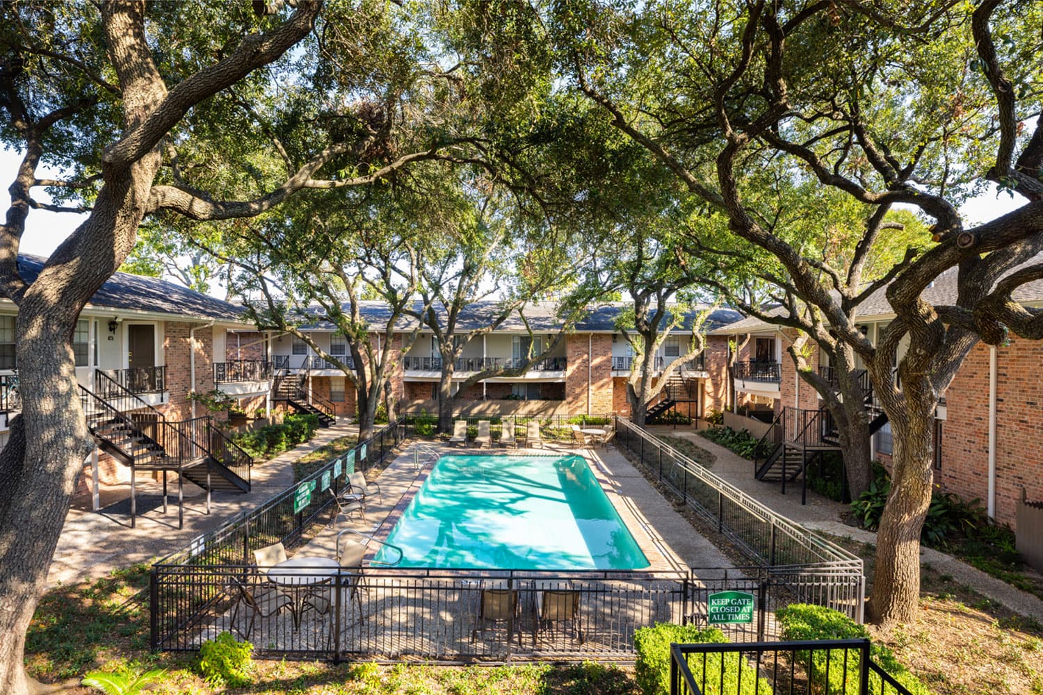 Colony Oaks