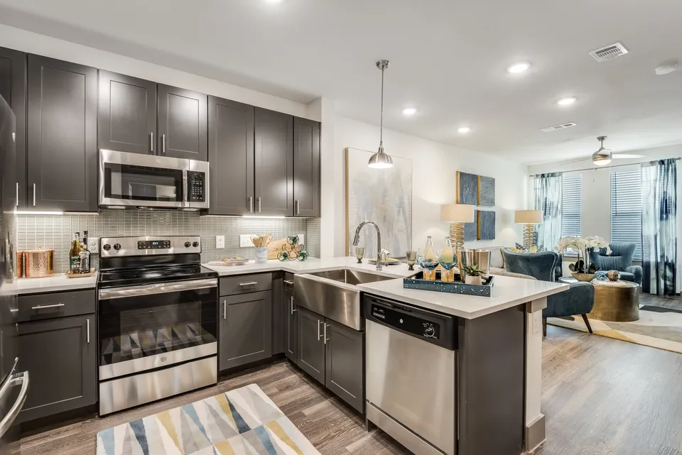 Enclave At Woodland Lakes — exterior and grounds