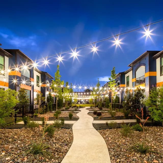 Edge At Independence Heights
