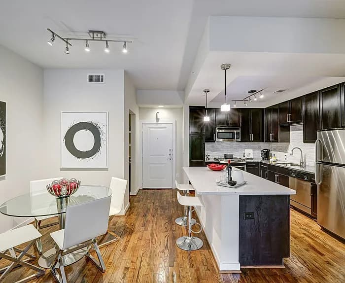 2900 West Dallas photo 2