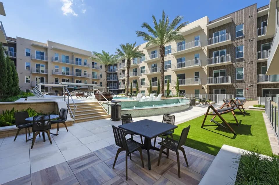Pearl Marketplace At Midtown