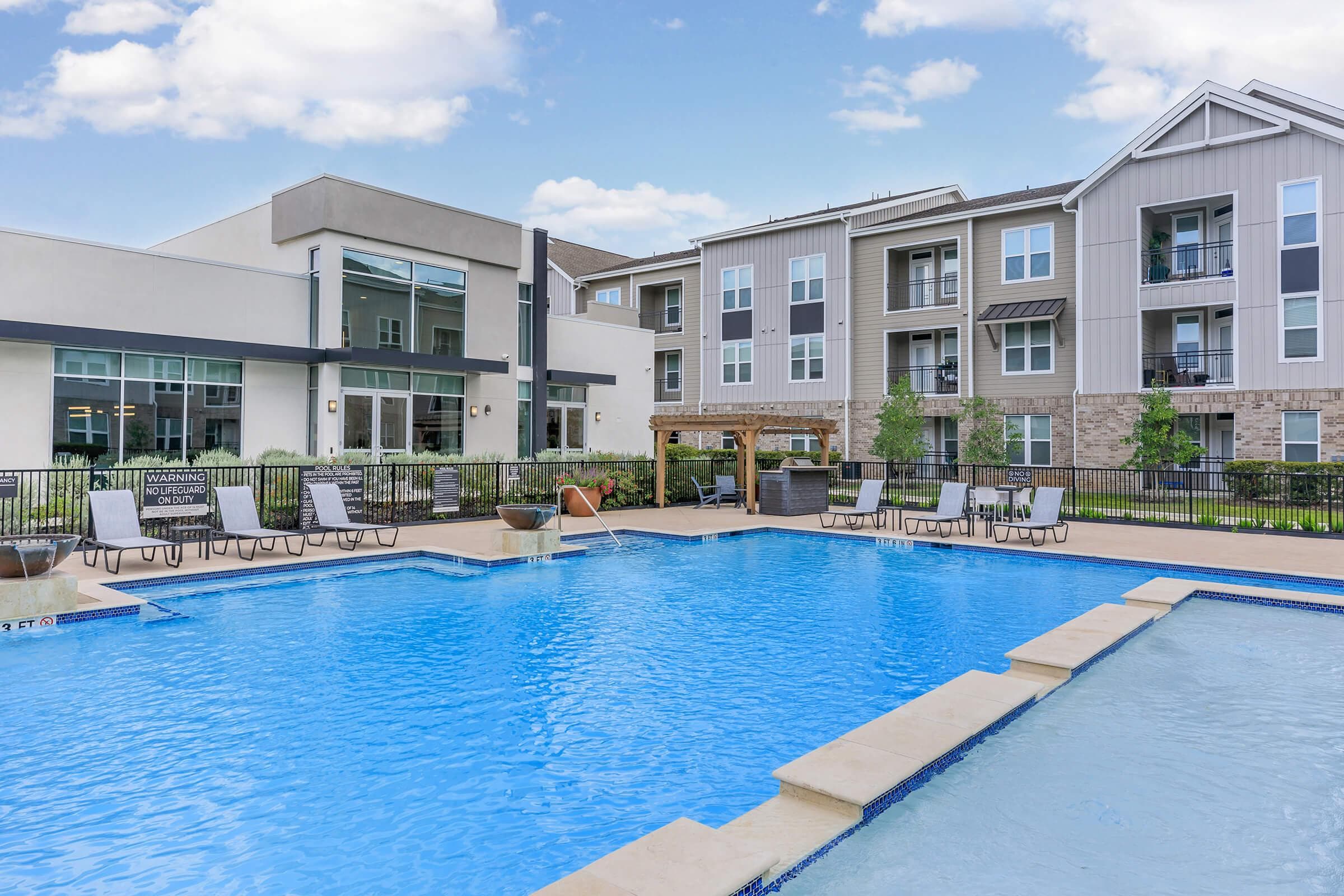 Meridian City South — exterior and grounds
