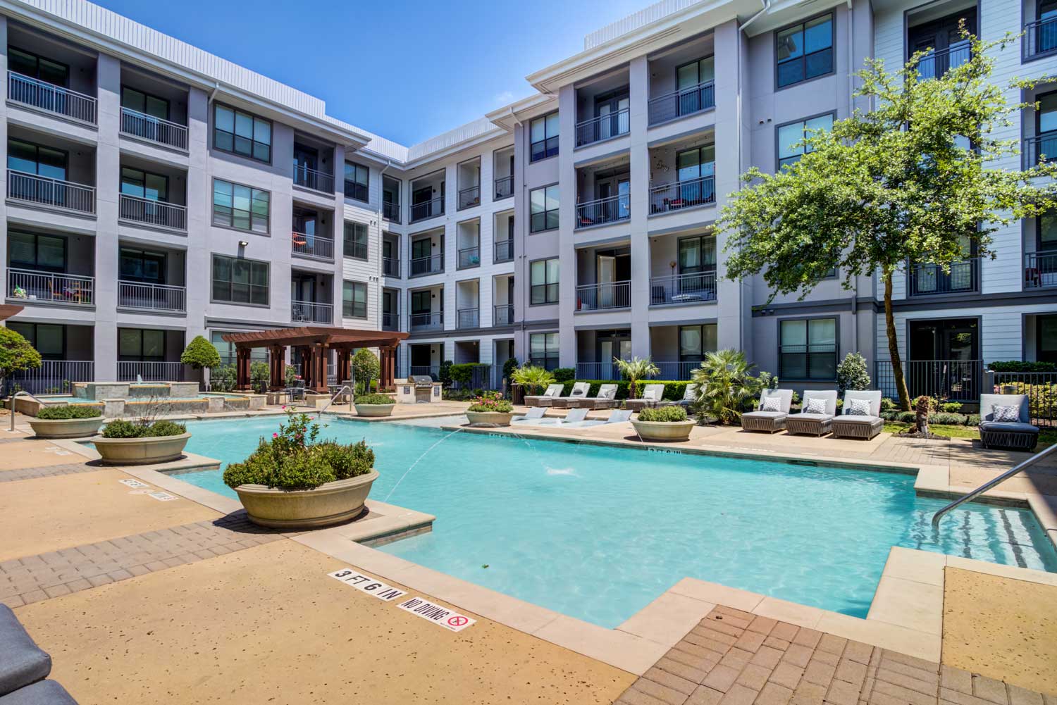 Caroline Uptown West